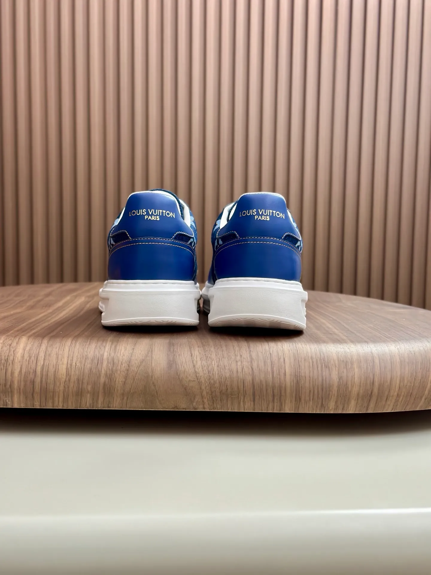 Men's shoes 💰740 Lv 🔍Top purchasing agent Louis Vuitton, sports sneakers counter synchronization, uppers imported from Italy, high-quality splicing colorful complex crafts, imported mesh pads are soft and comfortable, soles: original factory special soles, T men's shoes 💰U exclusive activity molded soles super comfortable, original factory and single goods, high quality, welcome to compare, code number 38-44 (customized 45 46)